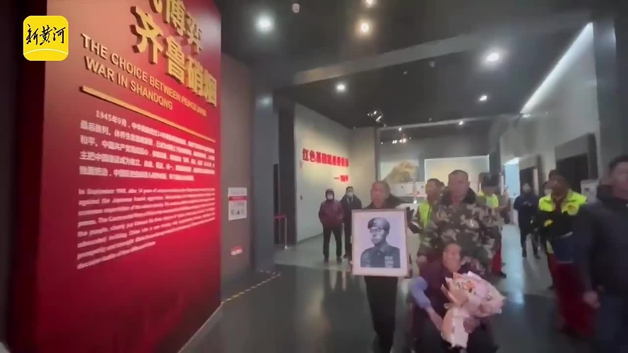 老人时隔80年终于见到烈士父兄
