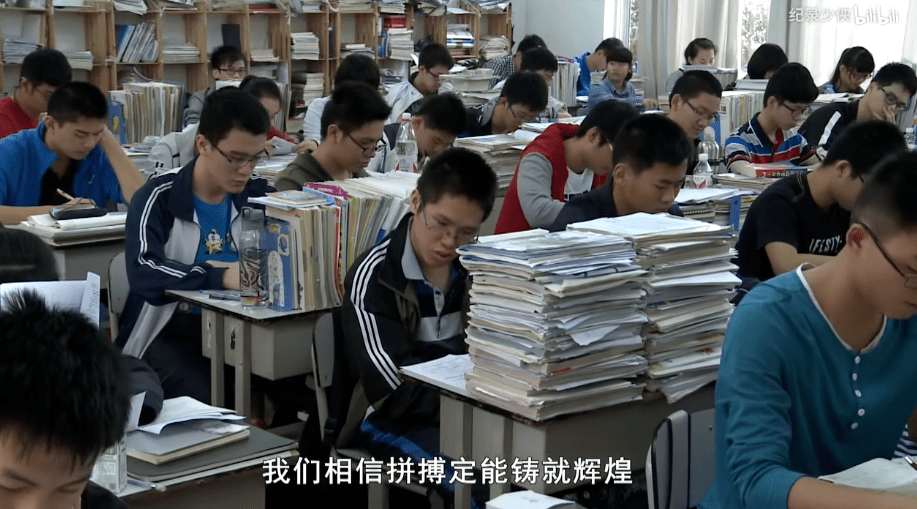 高考查分，一场等待与梦想的交汇