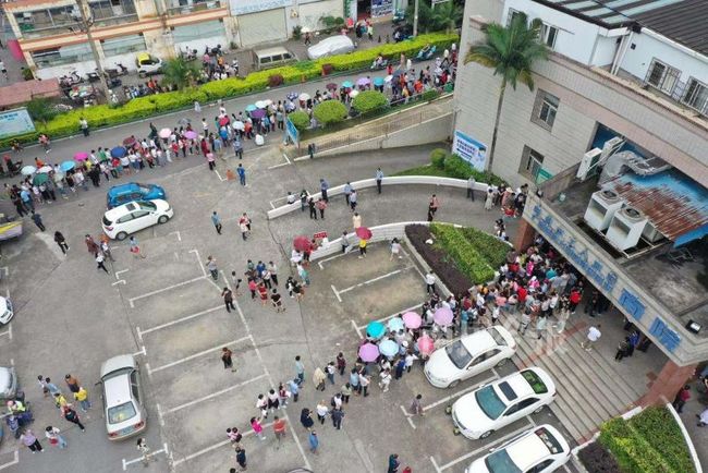 王欣瑜挑战世界冠军,0-2不敌大坂直美的网球场瞬间 王欣瑜挑战世界冠军,0-2不敌大坂直美的网球场瞬间