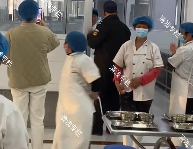 食堂阿姨一句叮嘱，温暖如春的瞬间