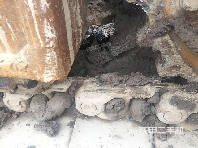 三一SY365H挖掘机装炮头视频，从实战角度看这台破碎之王