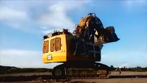 卡特彼勒365c大型挖掘机作业视频，一次让我震撼的铁甲巨兽现场直击