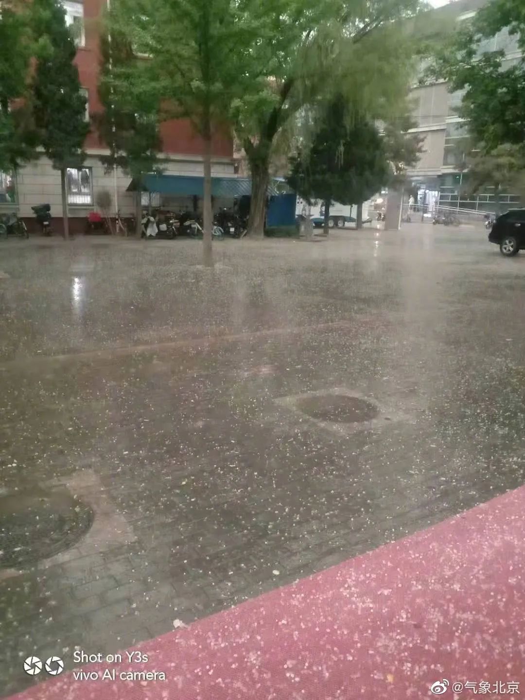北京的雷雨交响曲，冰雹与狂风的交响