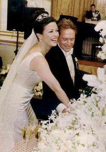 霉霉婚前协议曝光，出轨1次付2000万