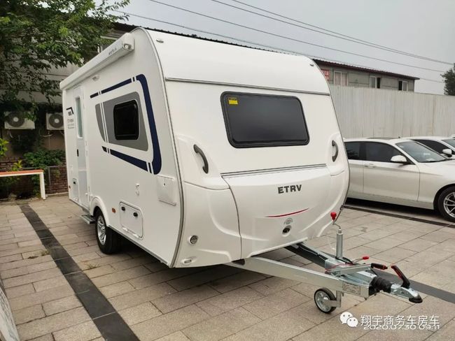 用Golang写一篇关于拖挂式房车德发365L的旅游视频观后感
