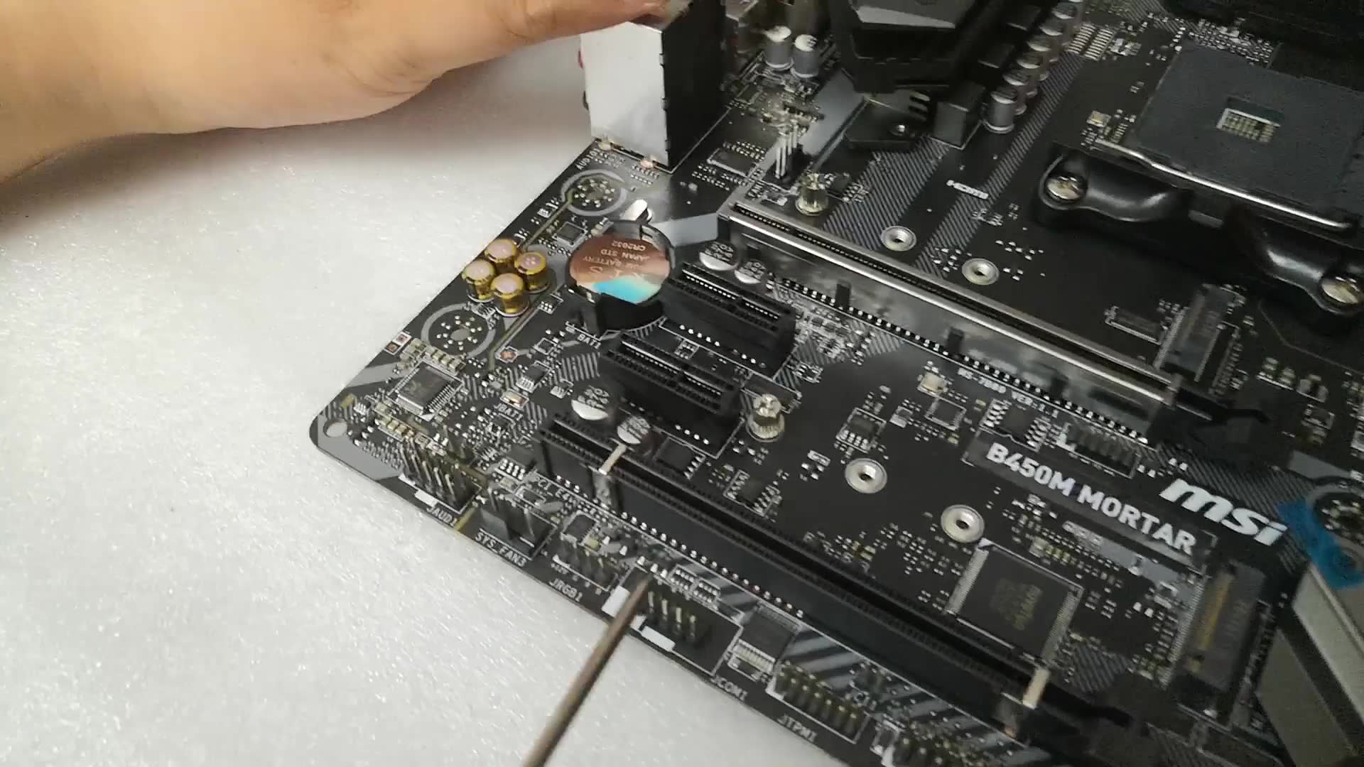 微星B365主板电源线接法视频，手把手教你点亮主机，别再对着针脚发愁了